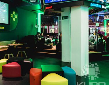 Reforma integral de local en Madrid, con varias areas para disfrutar el gaming bar