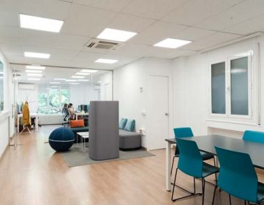 Oficina amplia y luminosa reformada en paseo de la castellana en Madrid